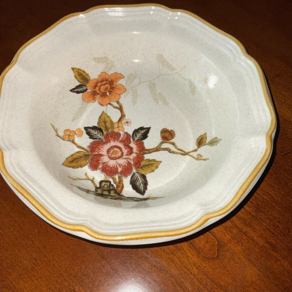 Mikasa Garden Club, Imperial Garden, Floral Patterned Ceramic Soup/Salad Bowl - Picture 2 of 4